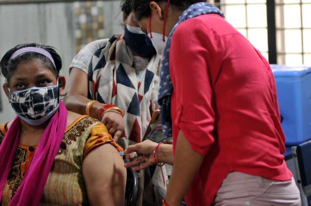 क्या उतार पर है कोरोना?